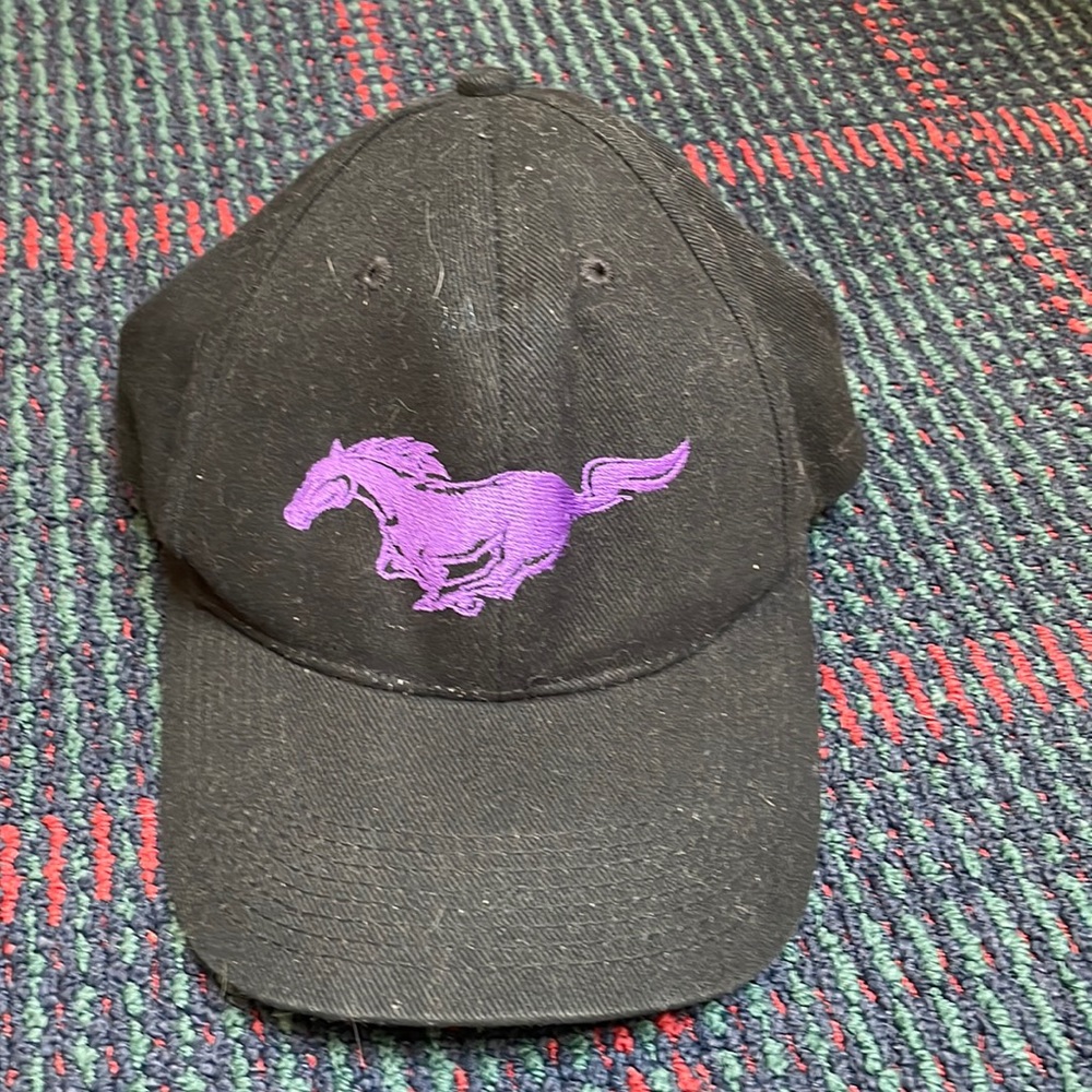 Mustang hat, purple embroidered, velcro back, one size